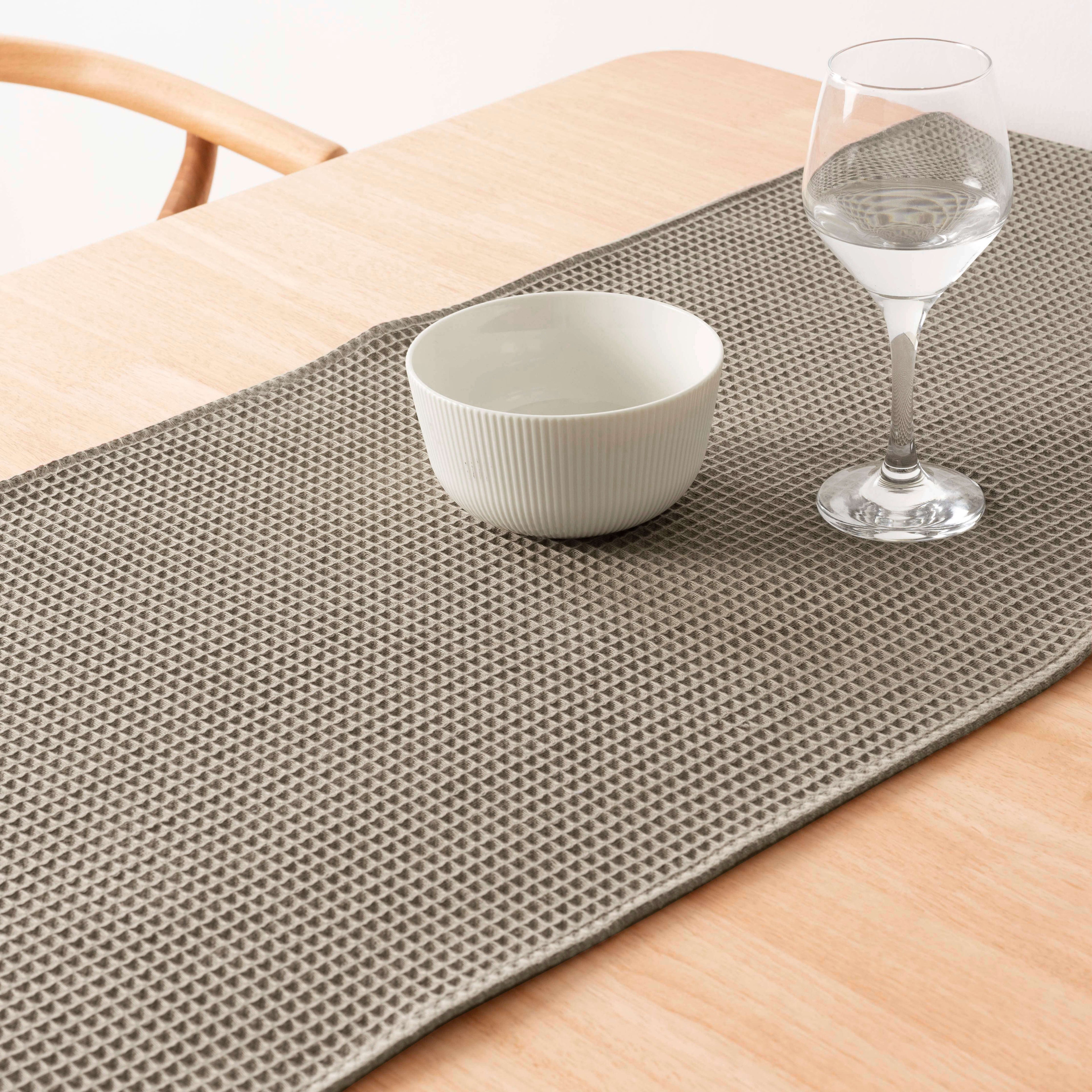 Camino de mesa Waffle Wallnut 45x140 cm