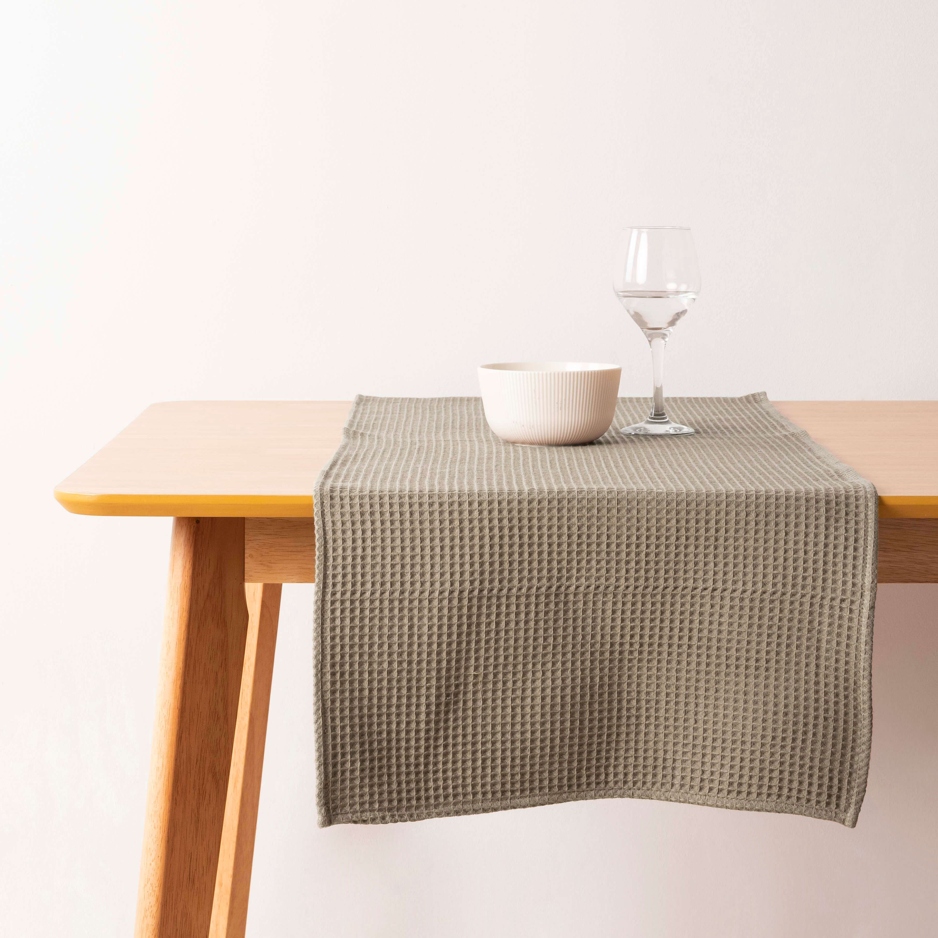 Camino de mesa Waffle Wallnut 45x140 cm