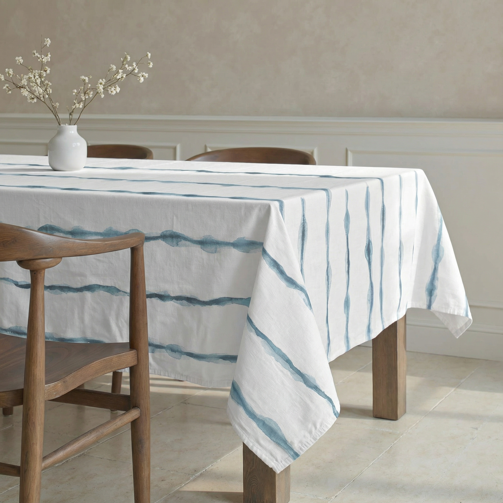Vera 100% cotton stain-resistant tablecloth