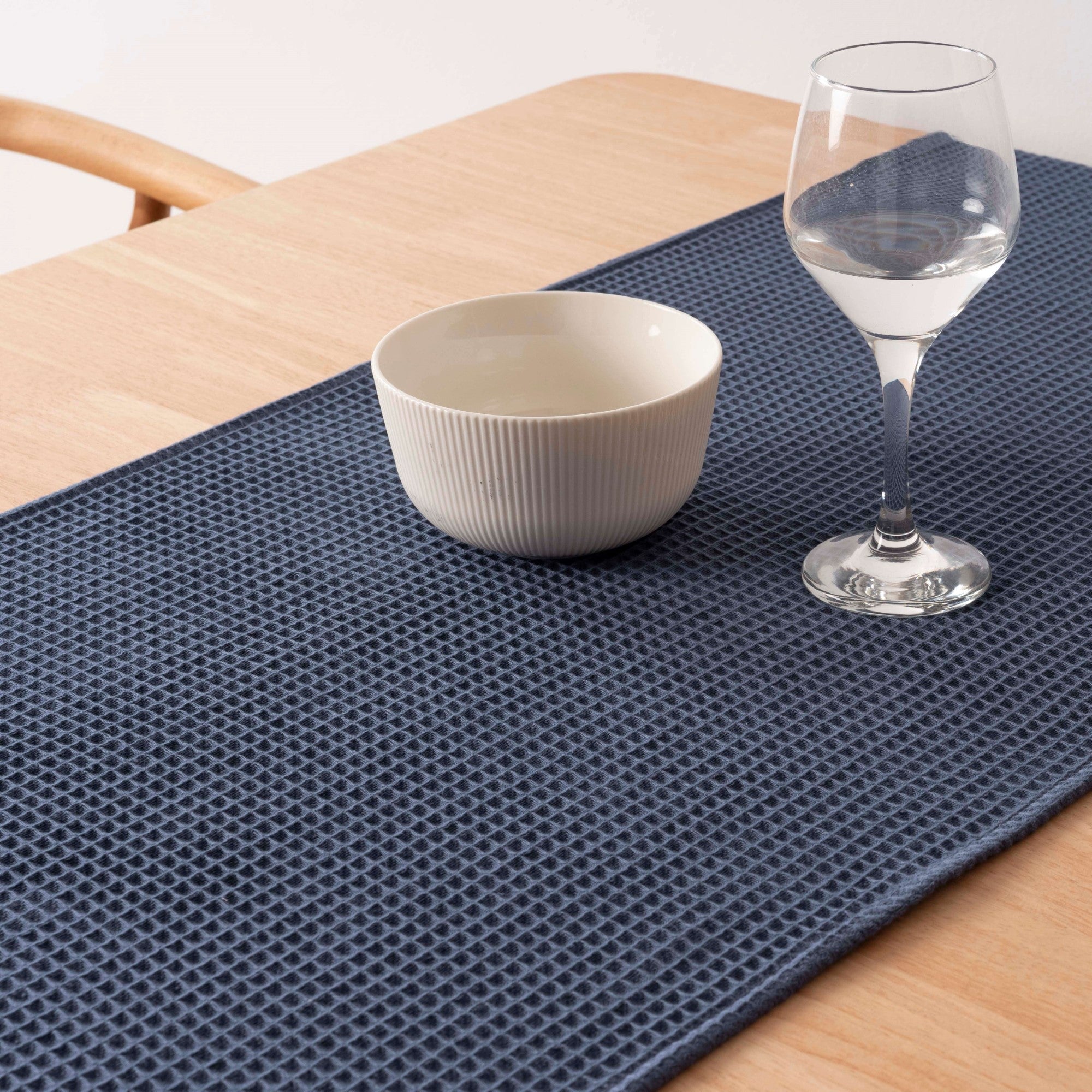 Camino de mesa Waffle Blue Majolica 45x140 cm