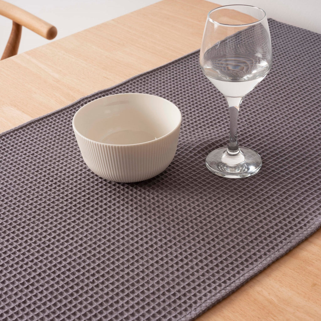 Camino de mesa Waffle Titanium 45x140 cm