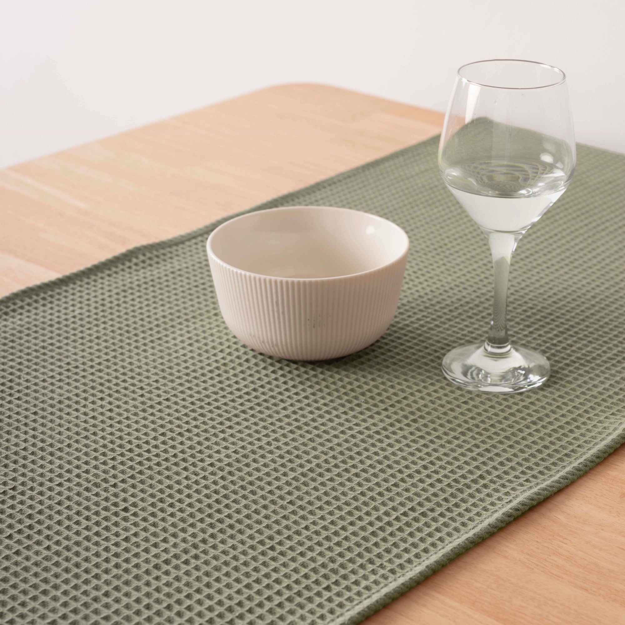 Camino de mesa Waffle Desert Sage 45x140 cm