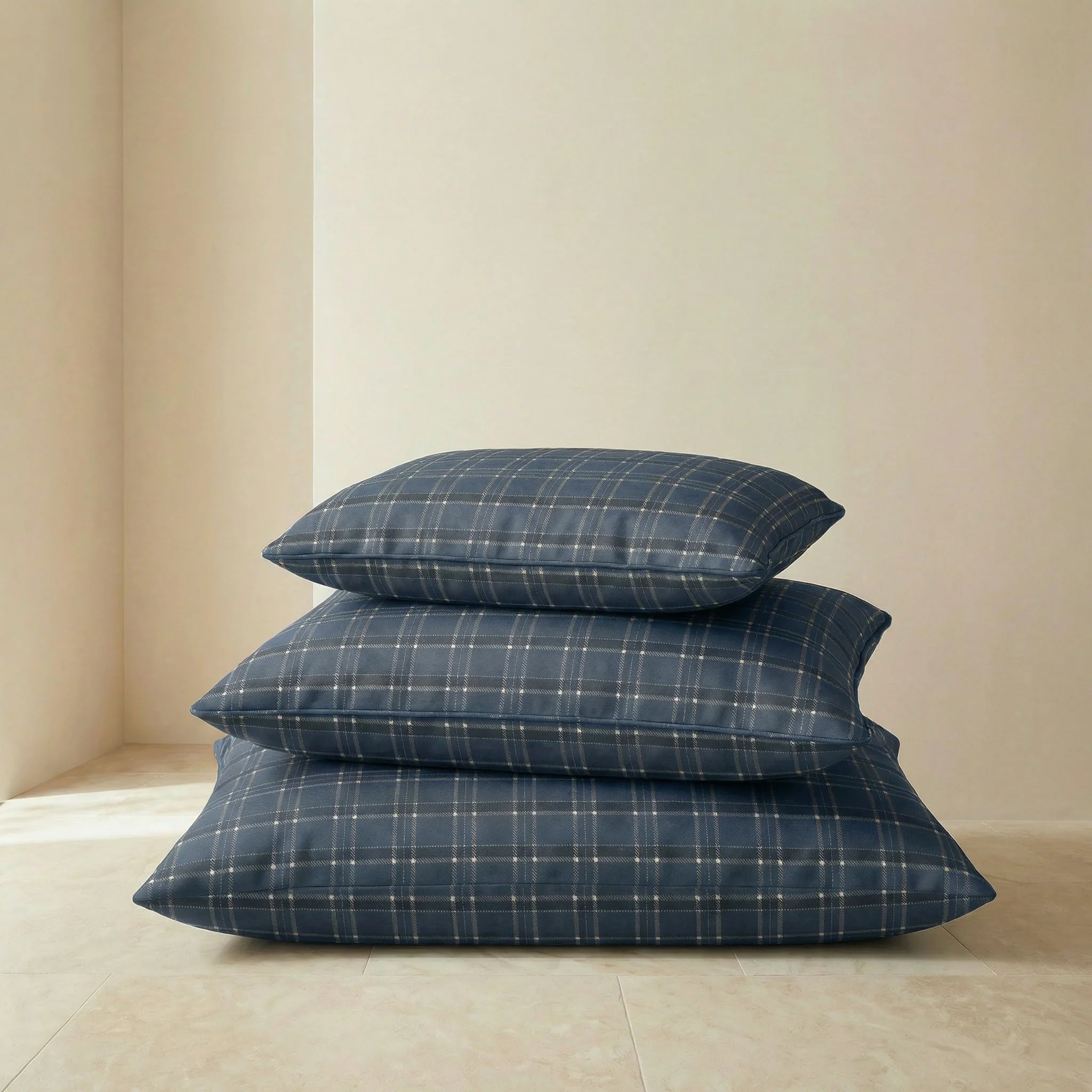 Stain-resistant removable pet bed Camilo Blue