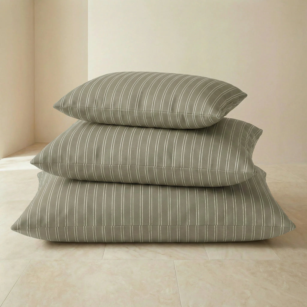 Canela stain-resistant removable pet bed