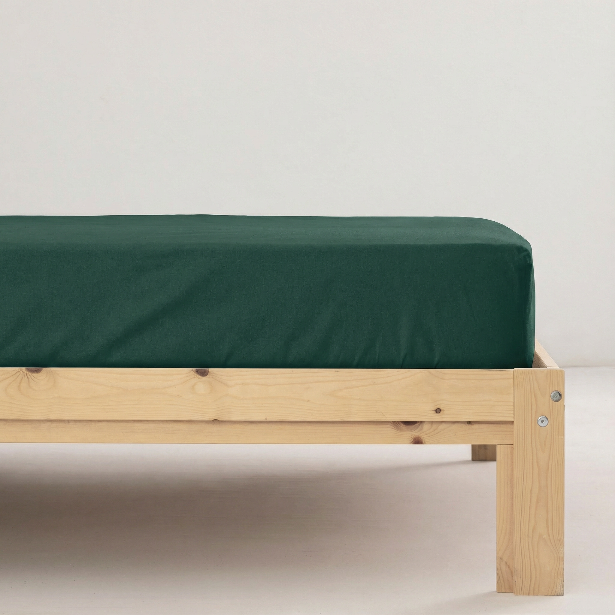 Emerald plain fitted sheet 100% cotton