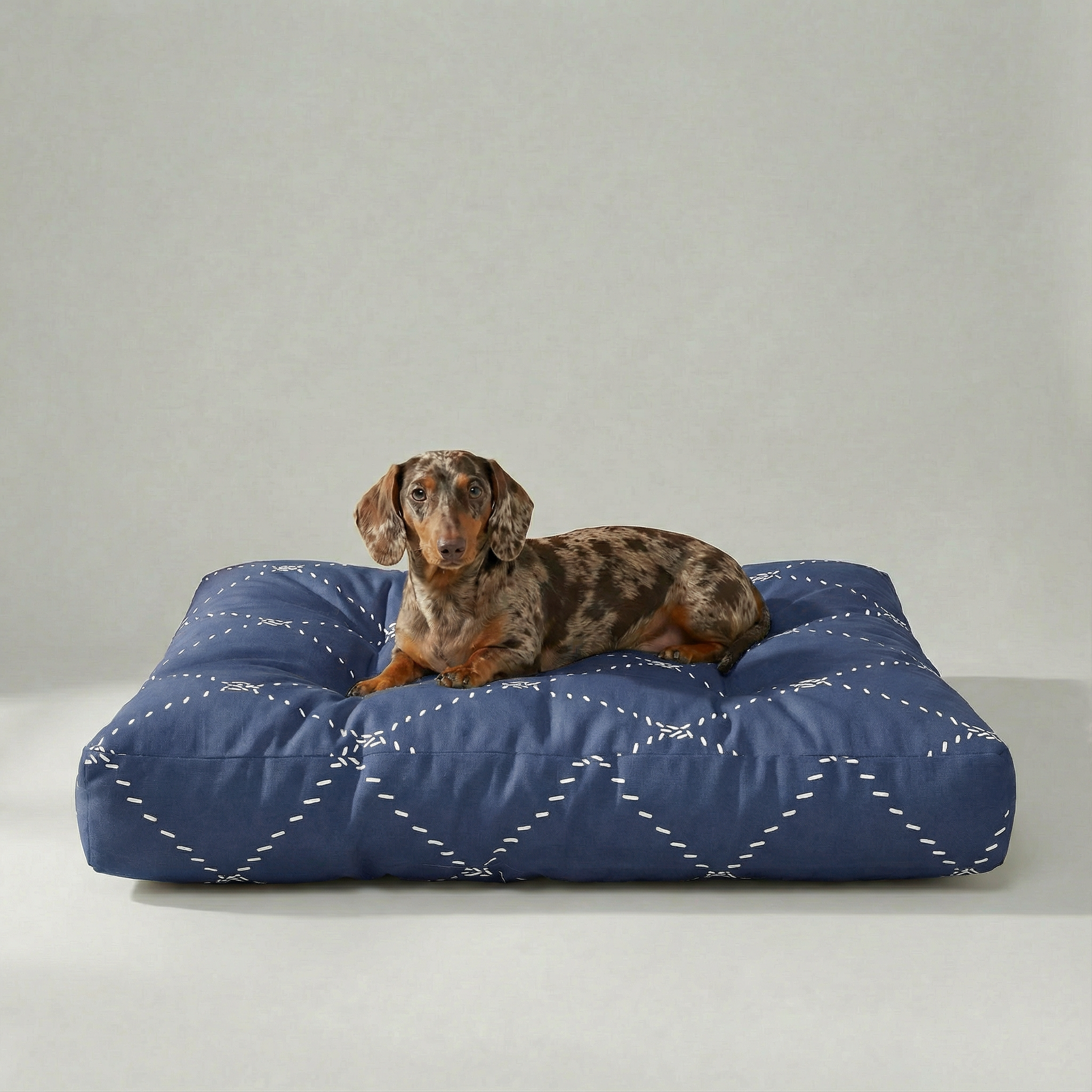 Panier épais et rembourré pour animaux de compagnie avec finition anti-taches Benicassim Marino