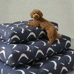 Coussin épais et rembourré pour animaux de compagnie avec finition anti-taches Calella Blue