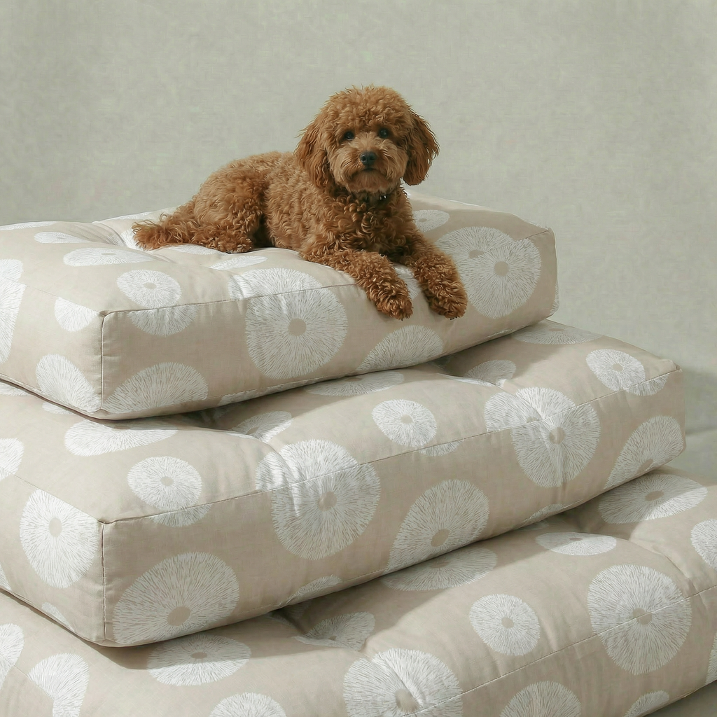 Cama para mascota gruesa y acolchada con acabado antimanchas Lolani