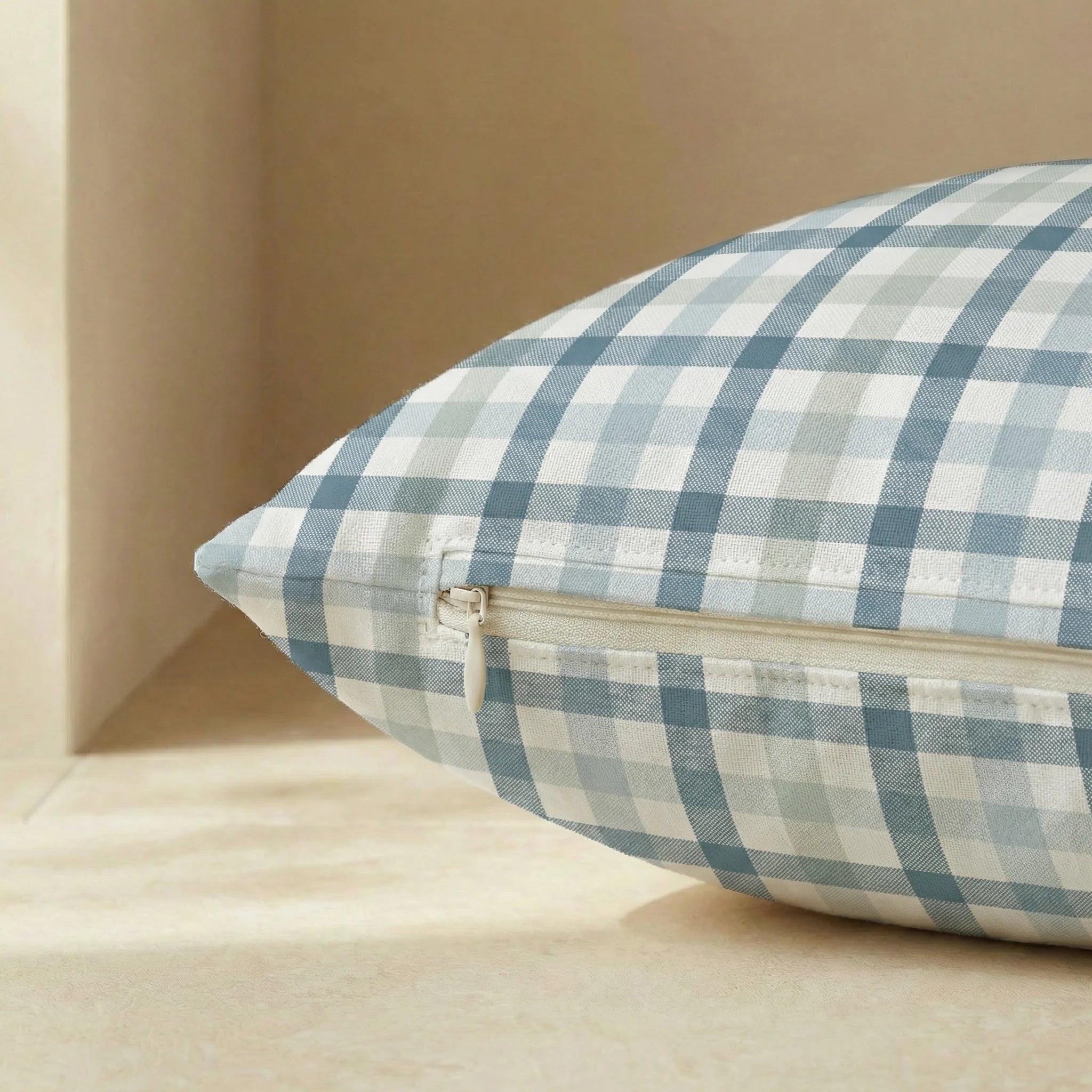 Stain-resistant pet bed with removable cover Gia Blue
