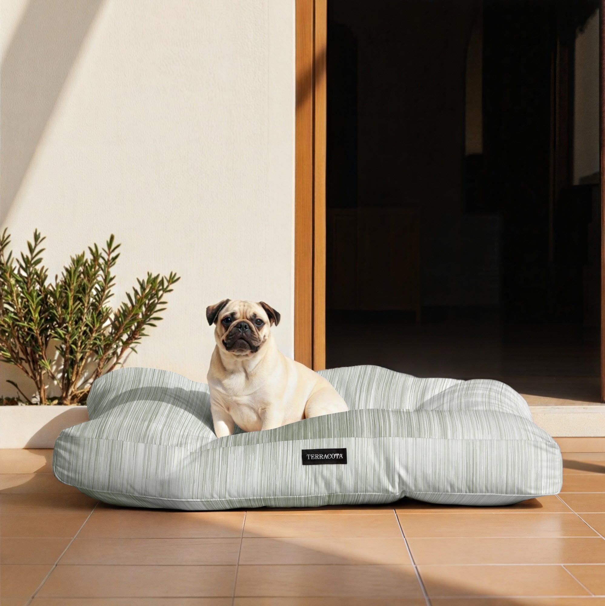 Thick, padded, stain-resistant pet bed Lluc Green