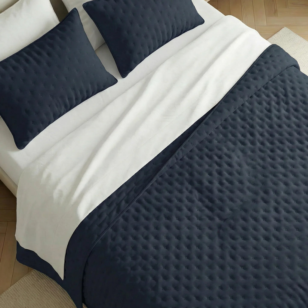 Couvre-lit matelassé uni, bleu marine, doux au toucher