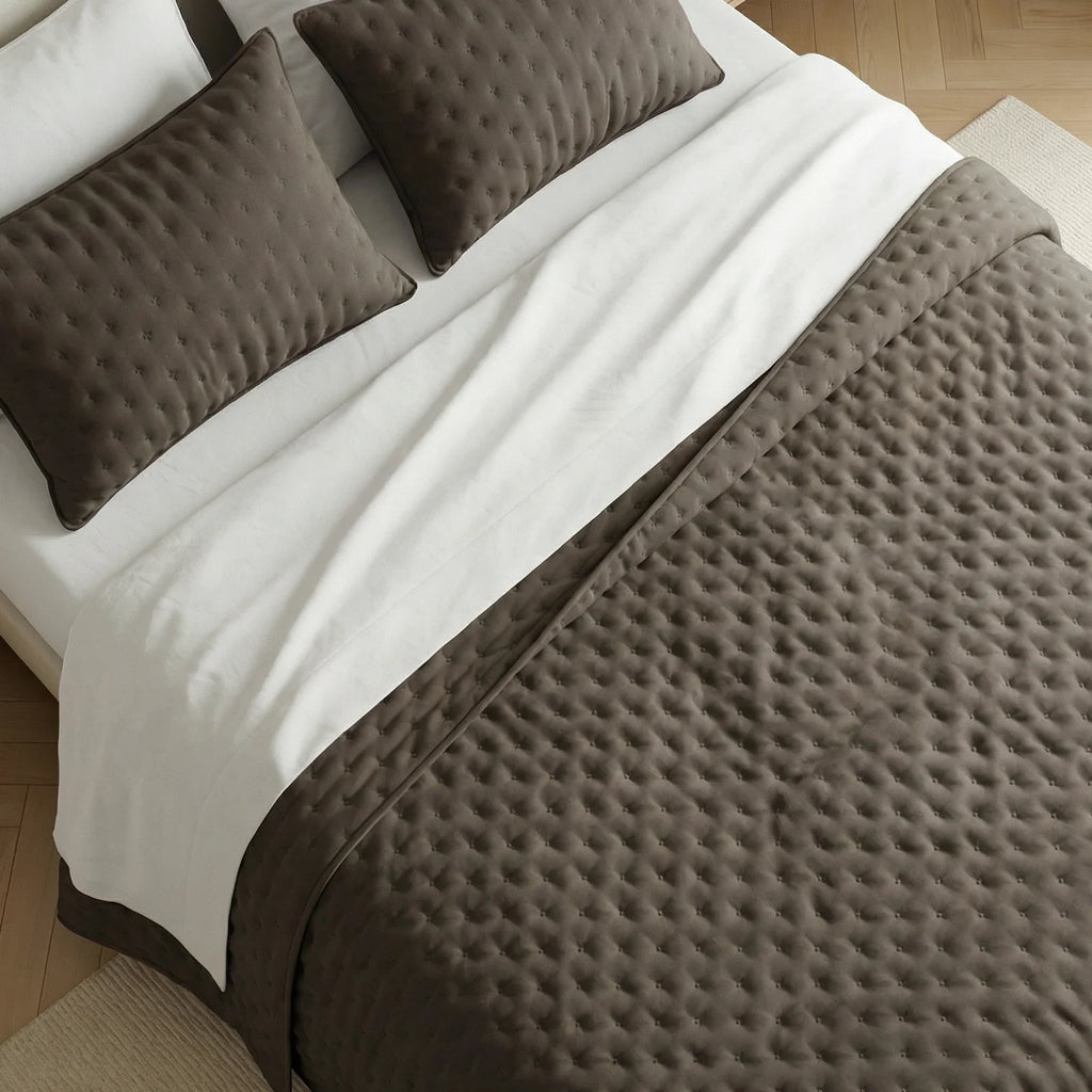 Couvre-lit matelassé uni, marron foncé, doux au toucher