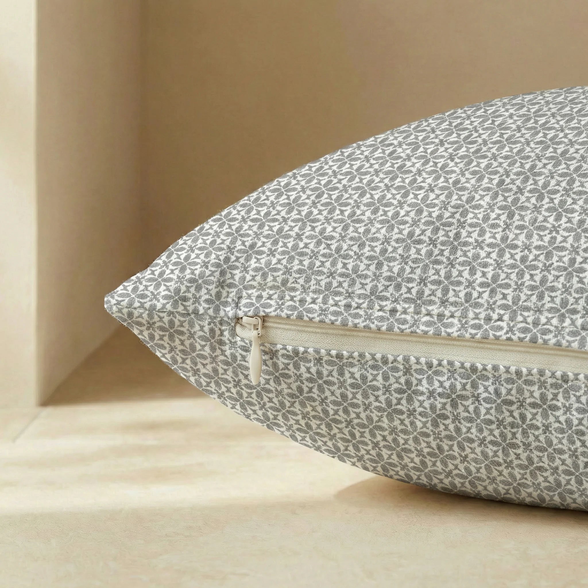 Monina Soft 10 Stain-Resistant Removable Pet Bed