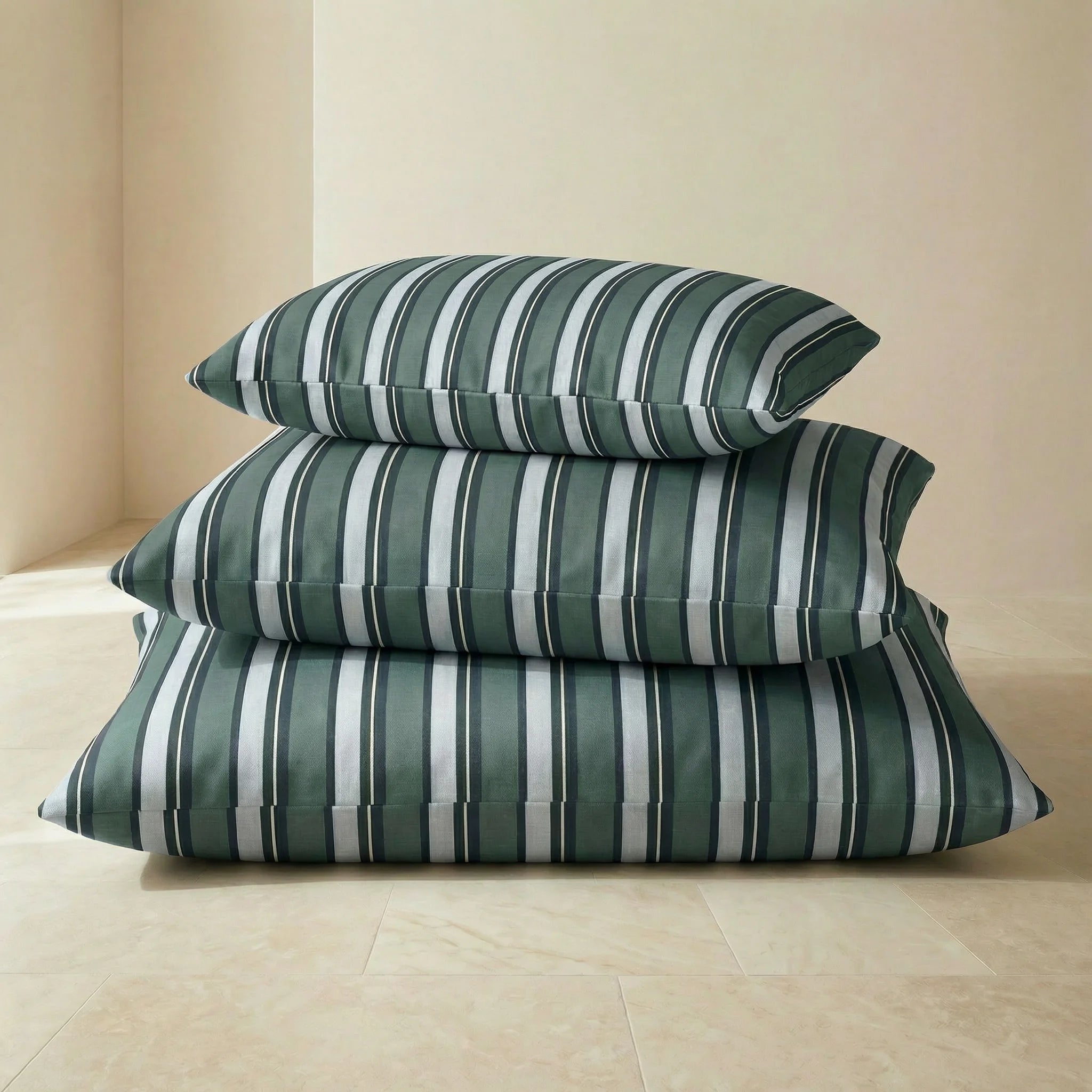 Orelis Balance Stain-Resistant Removable Pet Bed