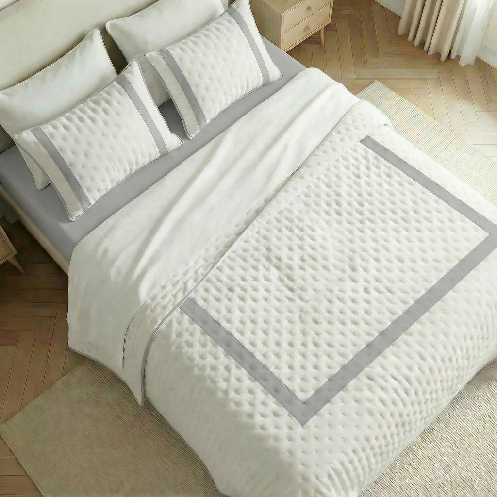 Portixol Silver printed bedspread with a soft feel
