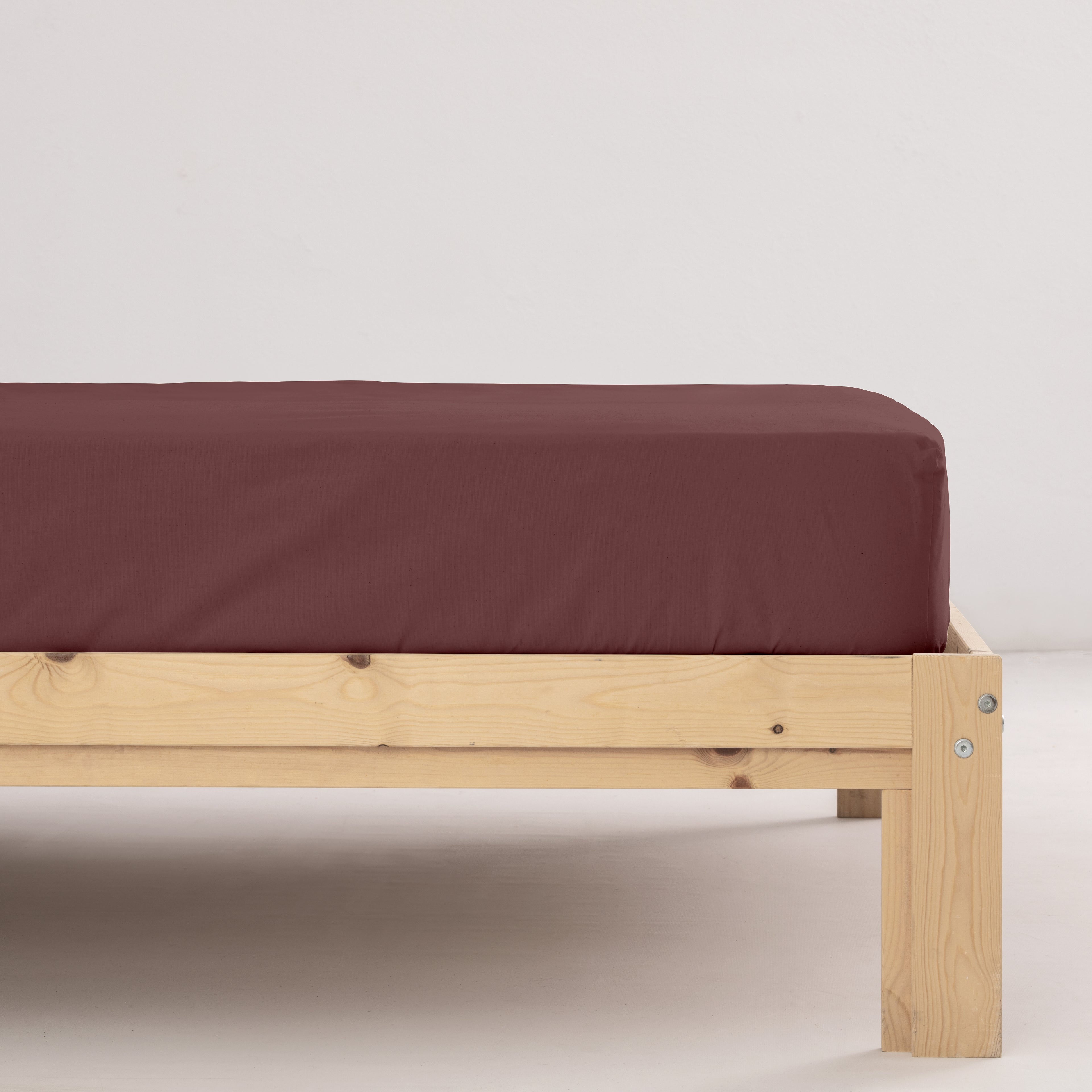 Plain burgundy fitted sheet 100% cotton