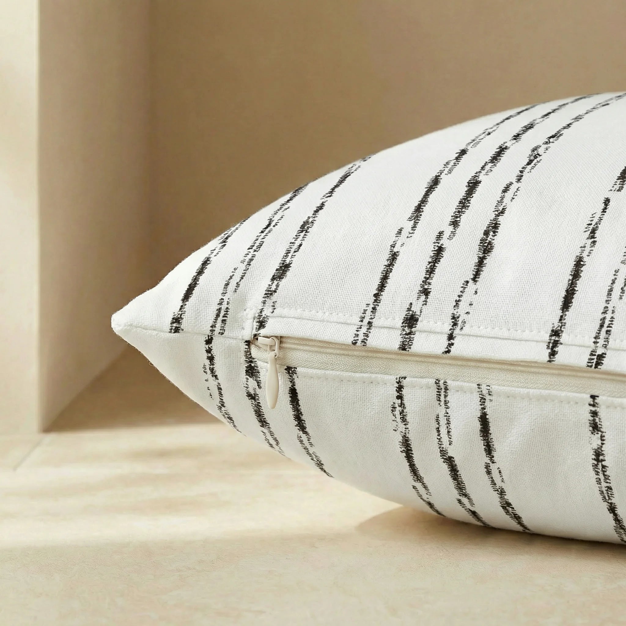 Rufus stain-resistant pet bed cover