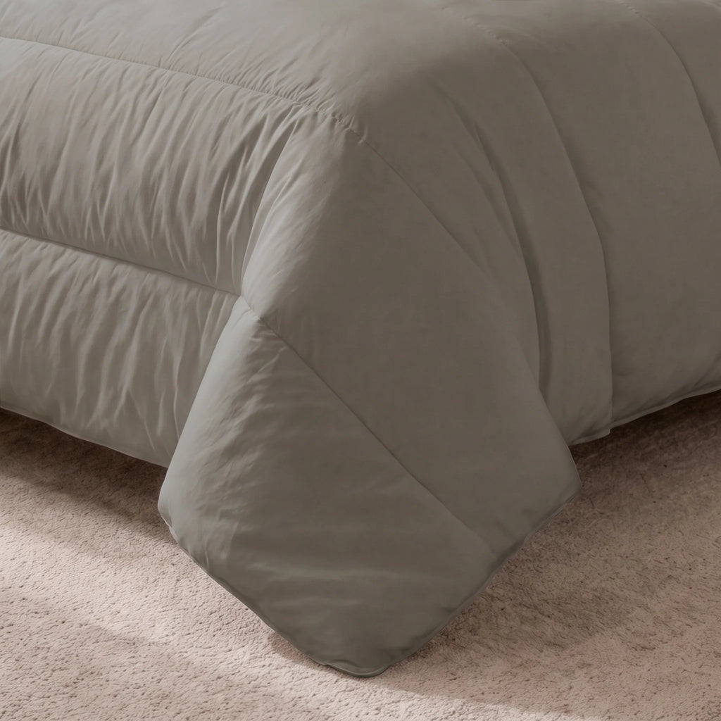 Edredón liso acolchado Taupe tacto suave