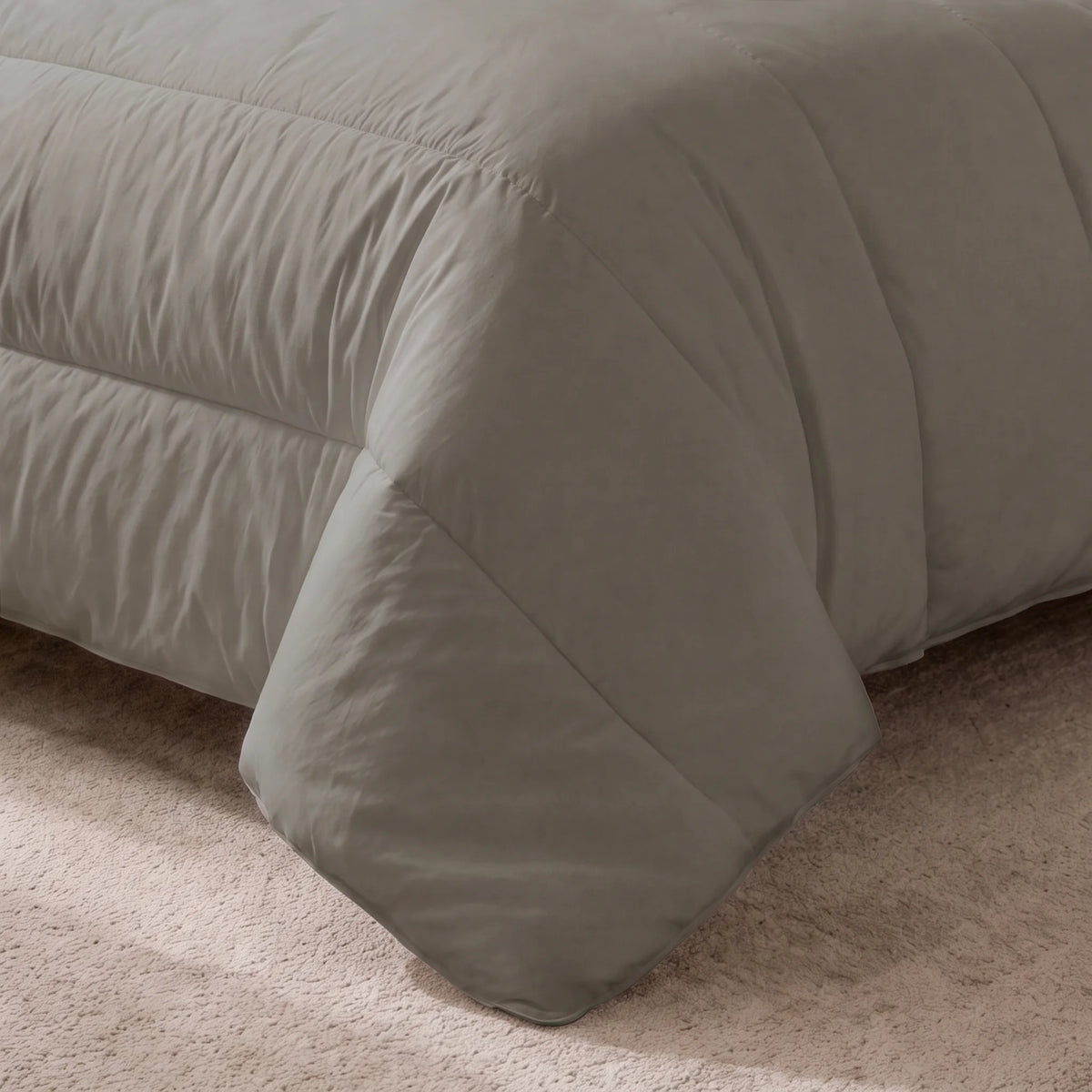 Edredón liso acolchado Taupe tacto suave