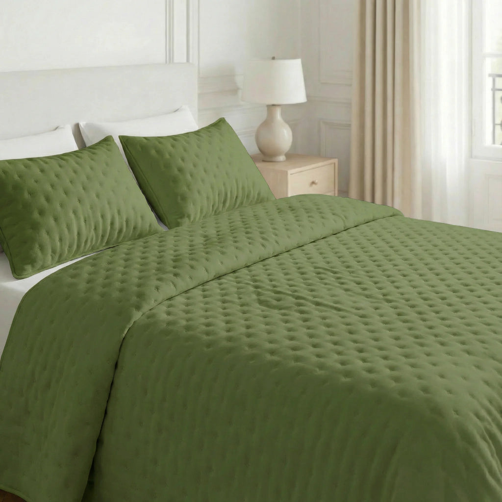 Clover quilted plain bedspread, soft to the touch