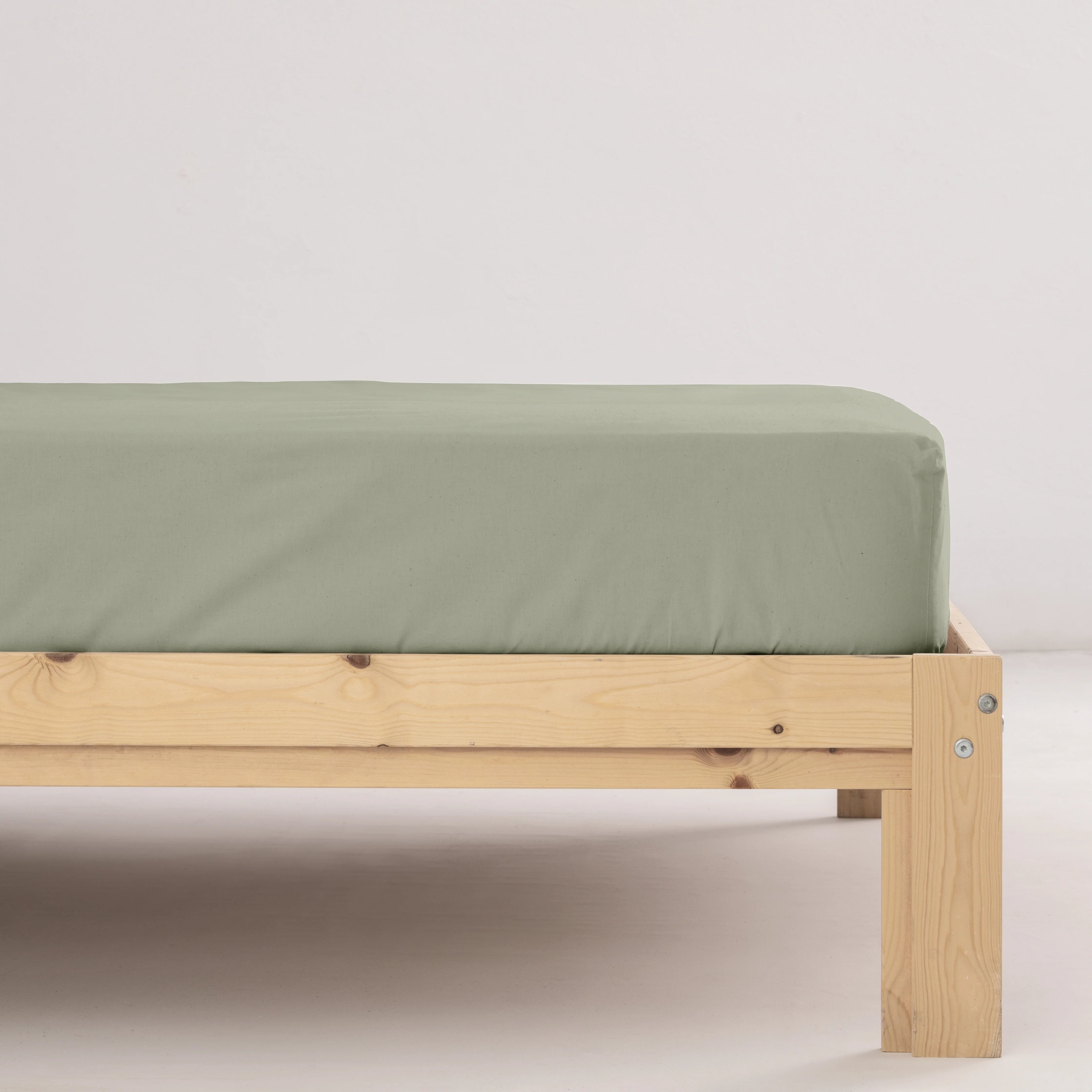 Plain fitted sheet, green soft percale, 200 thread count.