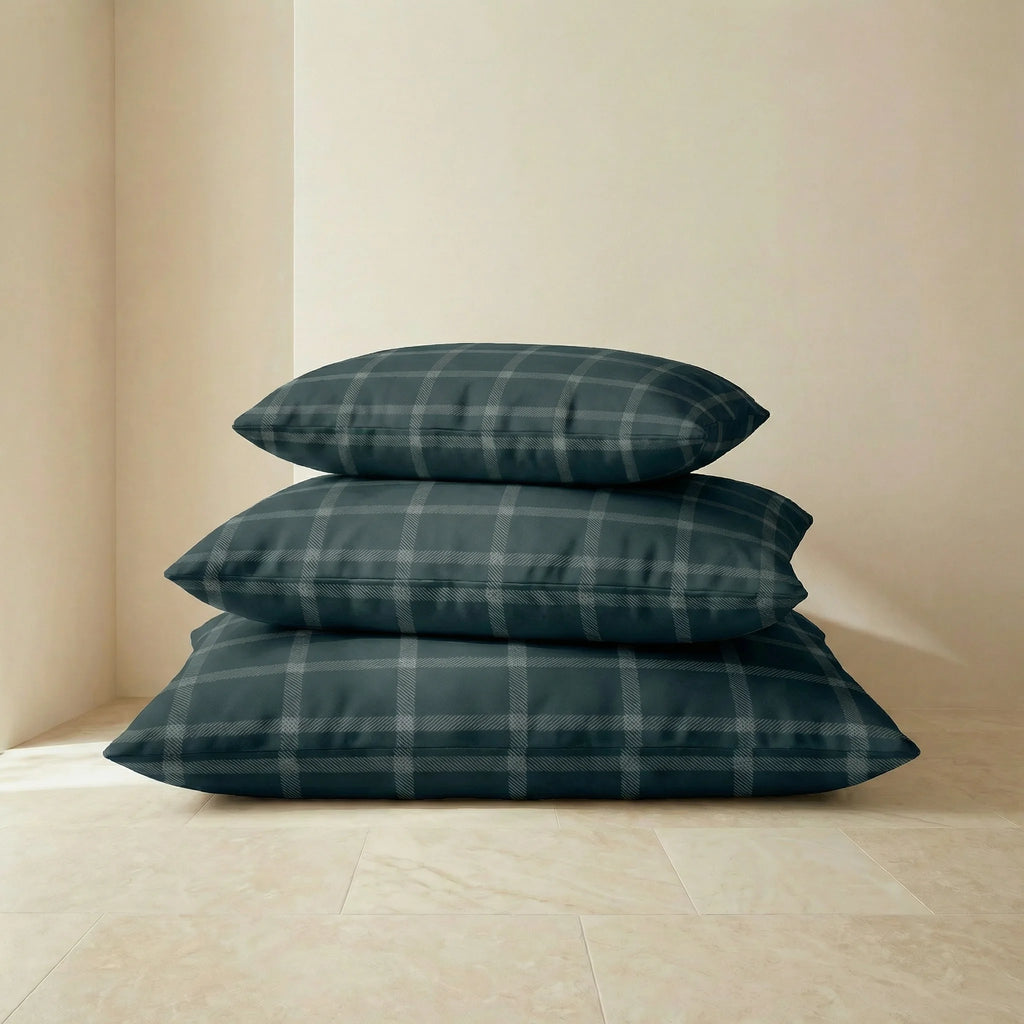 Willy Navy Stain-Resistant Removable Pet Bed
