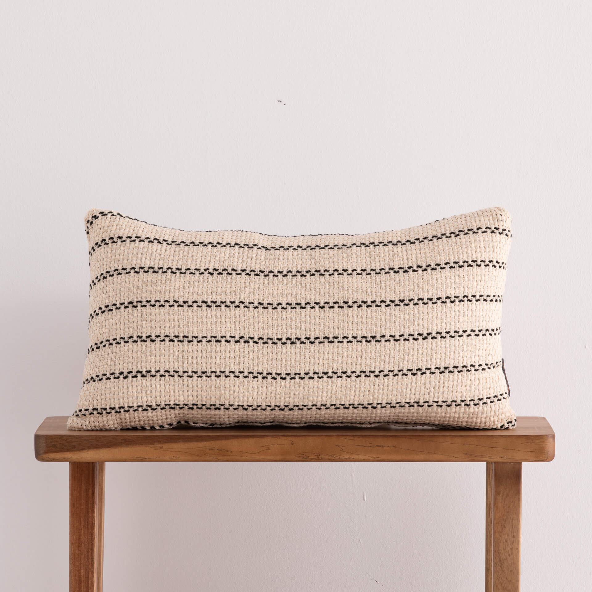 Funda de cojín jacquard 30x50 cm Agres Negro 0