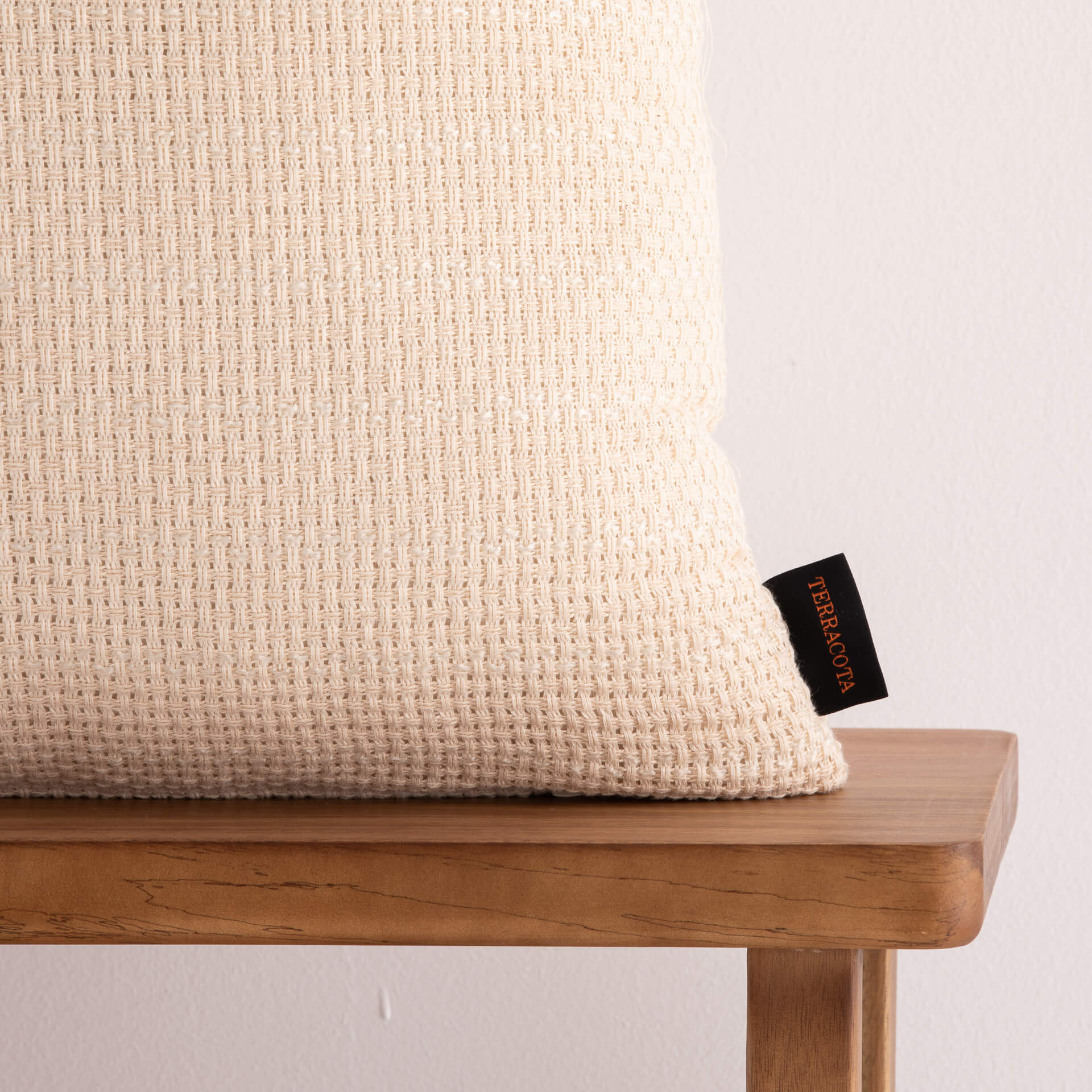 Funda de cojín jacquard 30x50 cm Agres Hueso 1