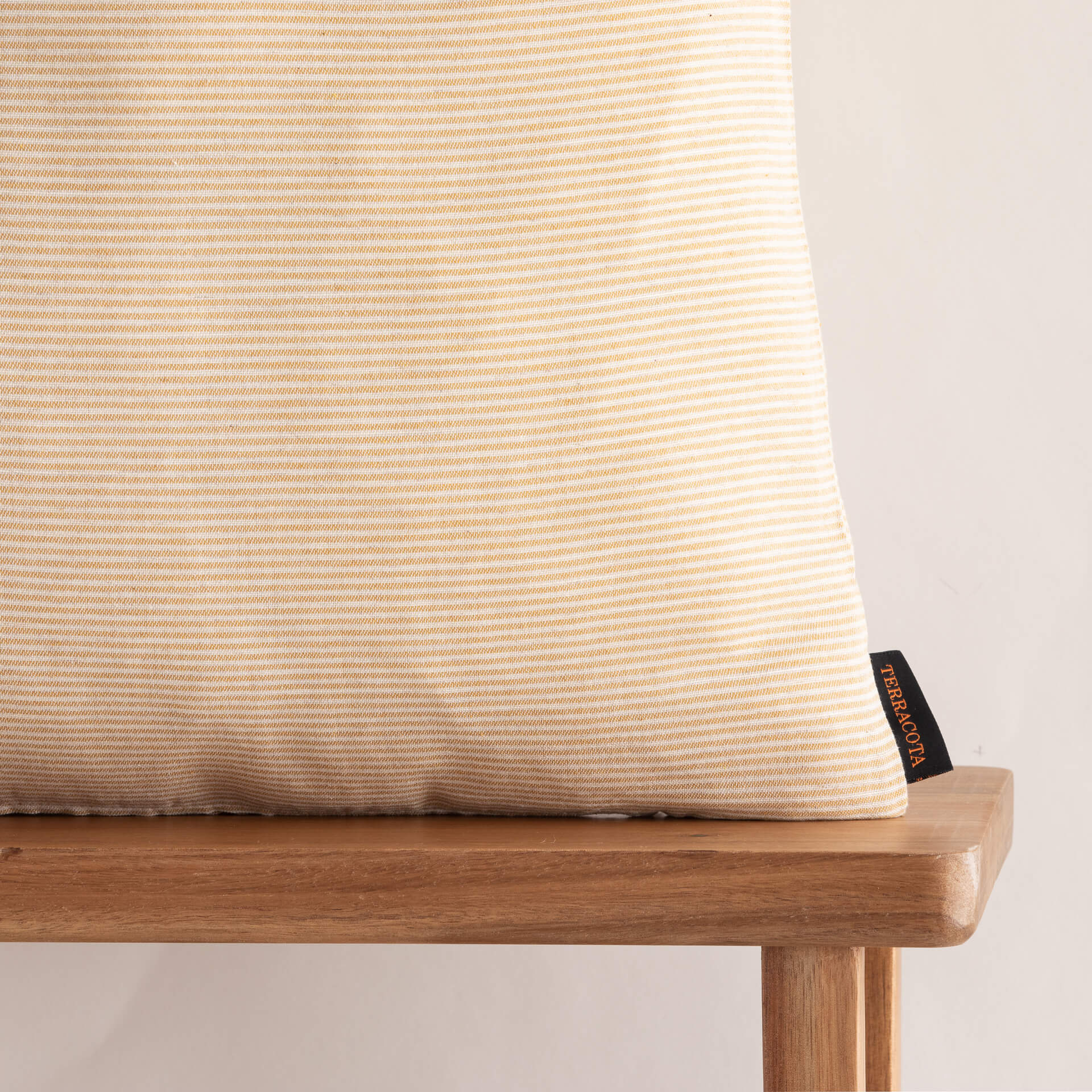 Funda de cojín jacquard 50x50 cm Jávea pequeña Amber Gold 1