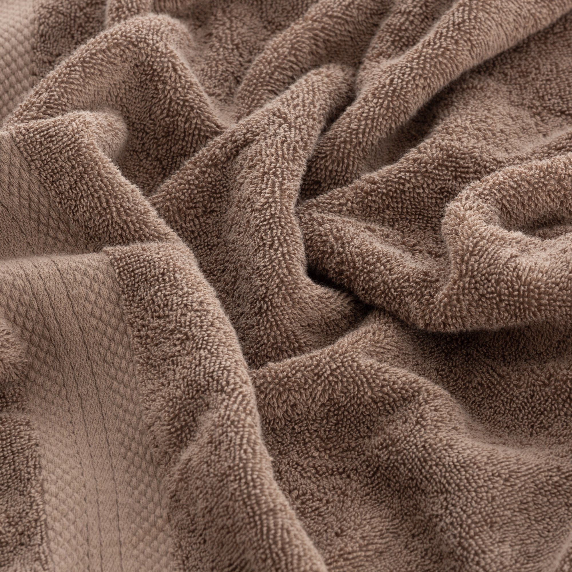 Toalla 100% algodón peinado 650 gr. Taupe